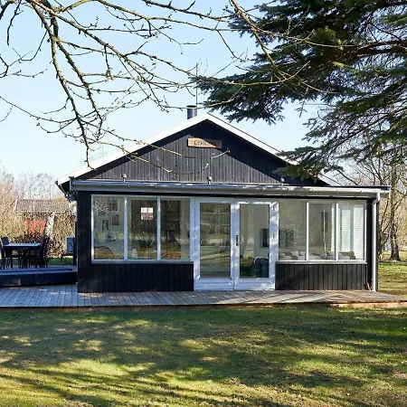 6 Person In Hasle-by Traum