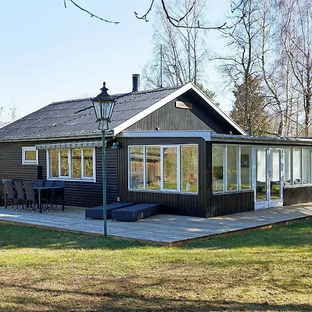 6 Person In Hasle-by Traum